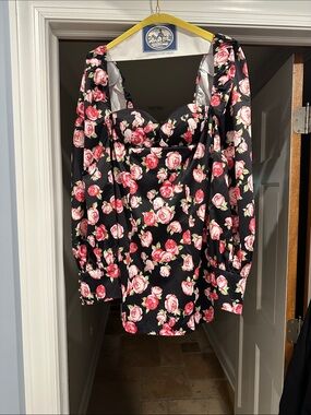 Floral Sweetheart Neckline Mini Dress - Black with Pink Rose Print